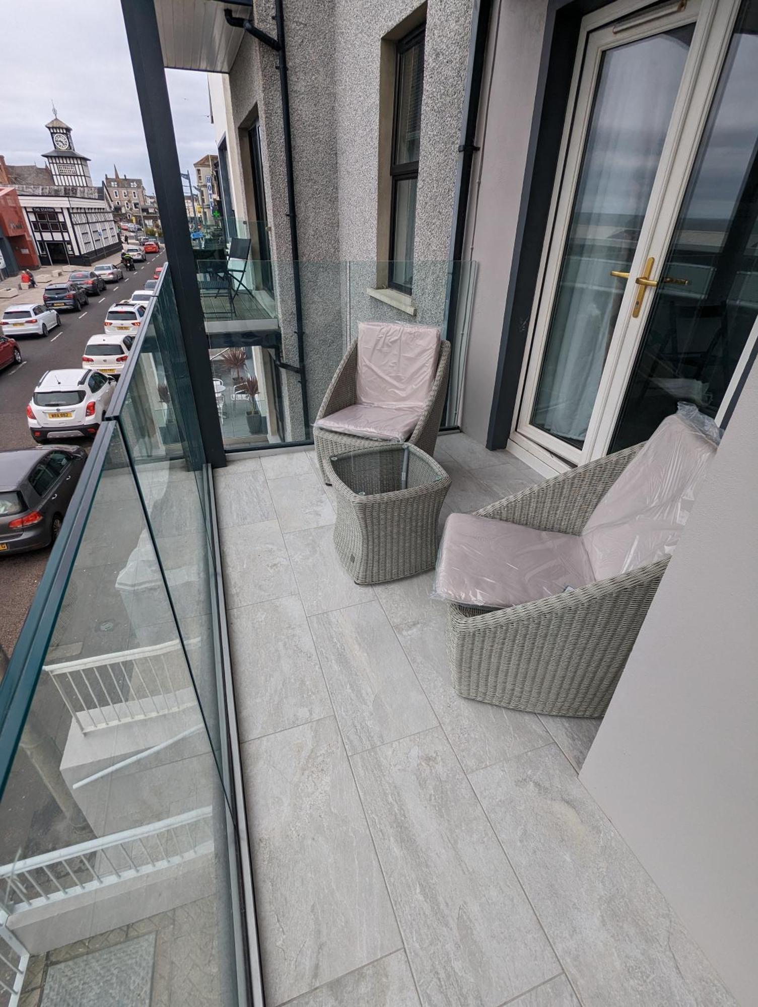 In The Heart Of Portrush - Beautiful Views Lägenhet Rum bild
